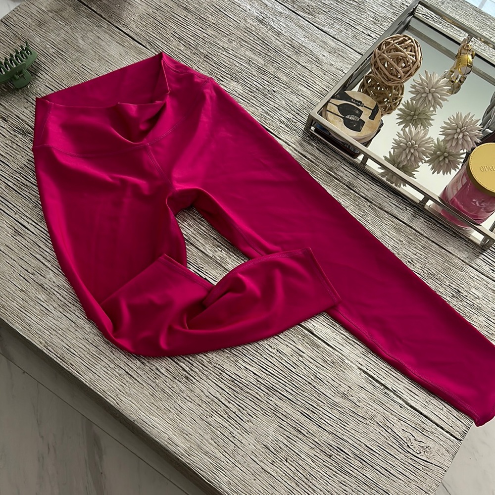 Alo yoga pants fuschia pink